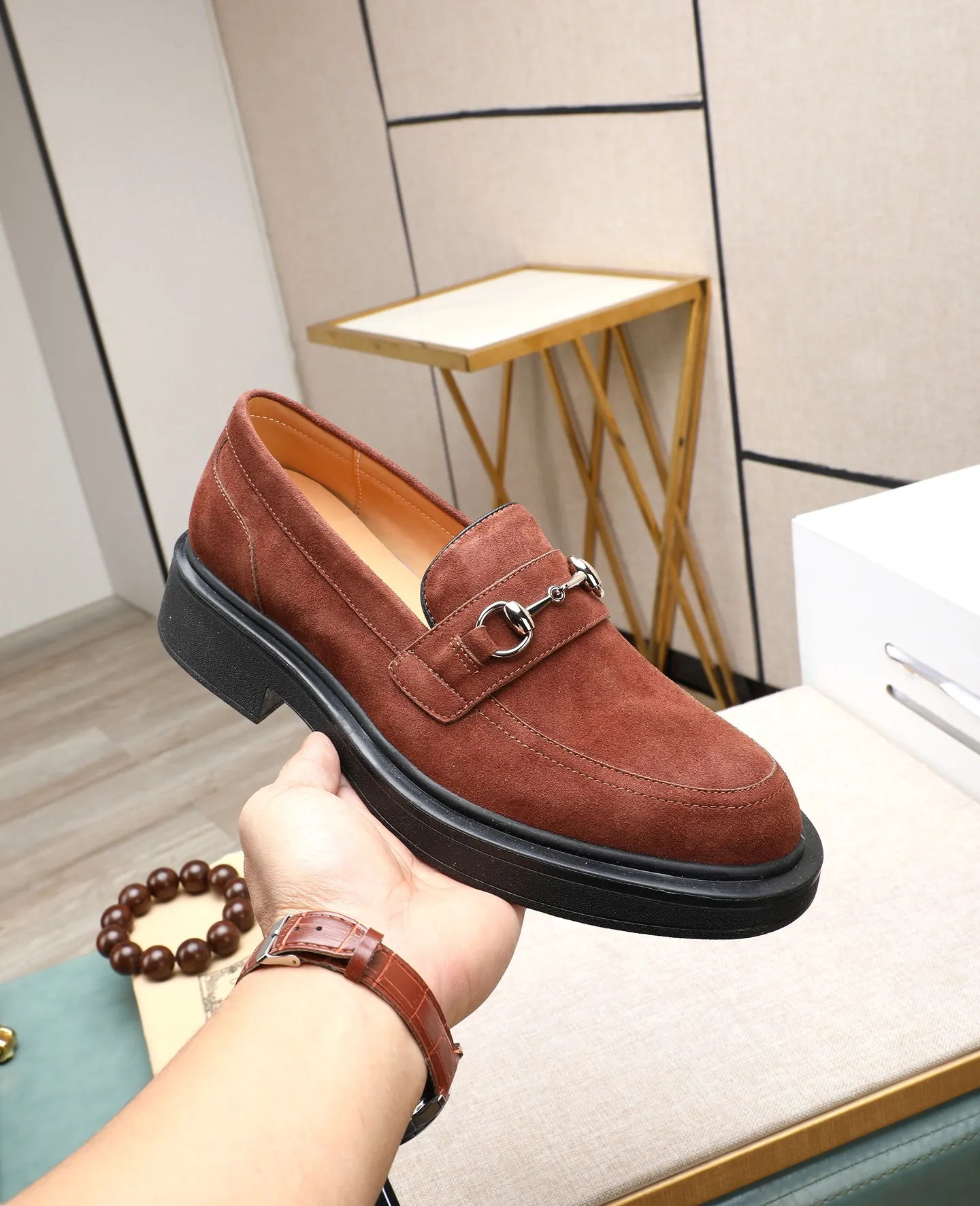 Men's shoes 💰520 (high-end, all cowhide) GUCCI high-end formal leather shoes, original imported fabrics from Italy, cowhide lining, original hardware. I believe you will be struck by it from the first moment you see it. The avant-garde atmosphere can no longer fully interpret its elegance. AAA grade rubber outsole, super comfortable. The original counter last guarantees its original version and quality. The simple upper ensures its comfort and breathability. A pair of truly good shoes has its own unique soul, famous quality, regular size 38-44 (45 customized)